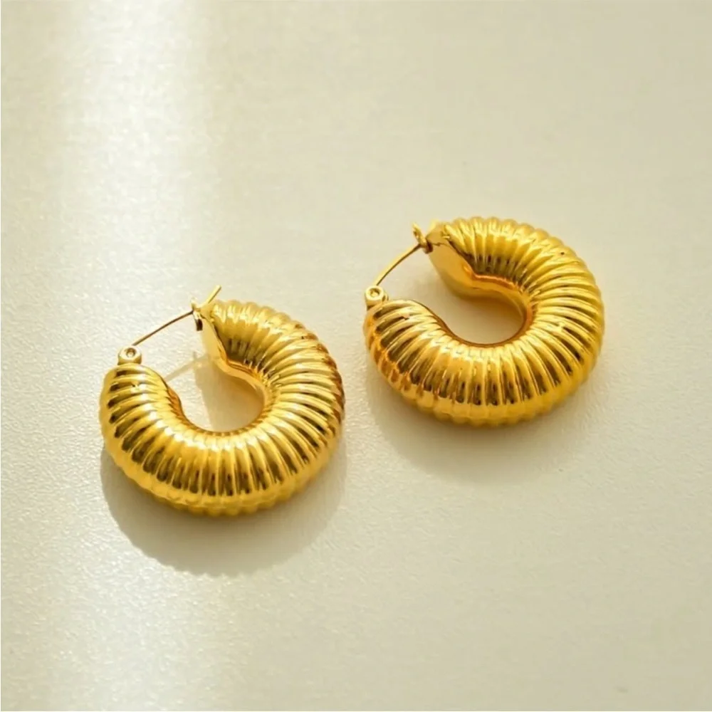 Anthropologie Gold Chunky Snail Shell Hollow Earrings